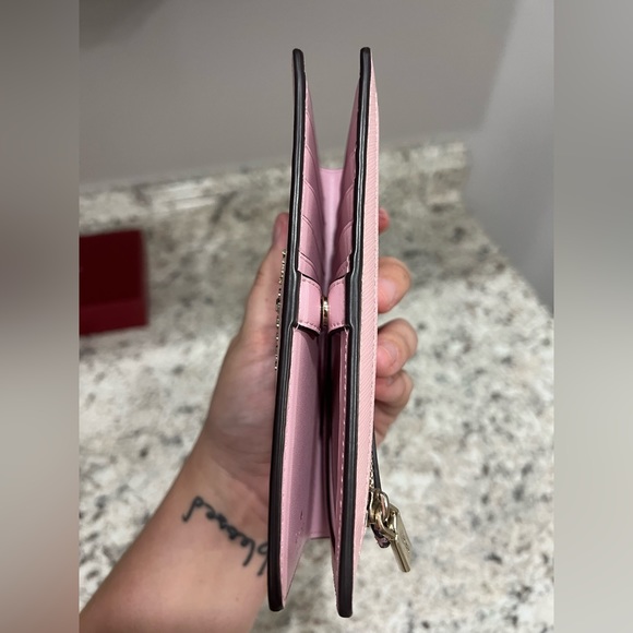 LIKE NEW Kate Spade Staci Wallet 🩷 - Picture 5 of 8